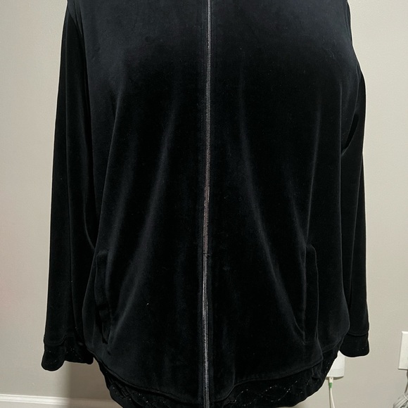 Plus Size Top - Picture 2 of 6